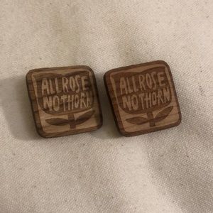 🍀 4/$15! Set of new limited editions Allbirds wood pins. All rose no thorn.